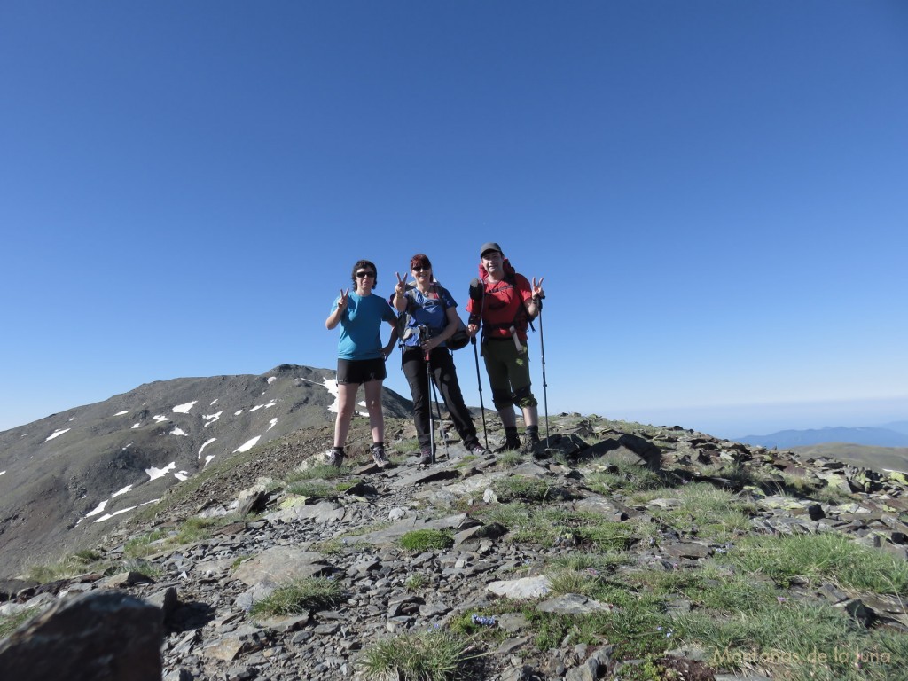 Txell, Olga y Joaquín en la cima del Puigmal Petit de Segre, 2.810 mts.